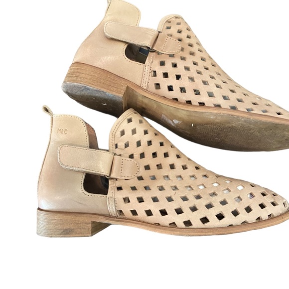 Muse & Cloud Anthropologie leather ankle booties. Tan. Excellent condition. Sz 9 - Picture 7 of 10